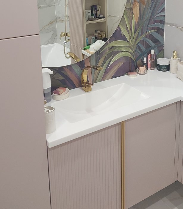 Мебель в ванную комнату розовая с золотом