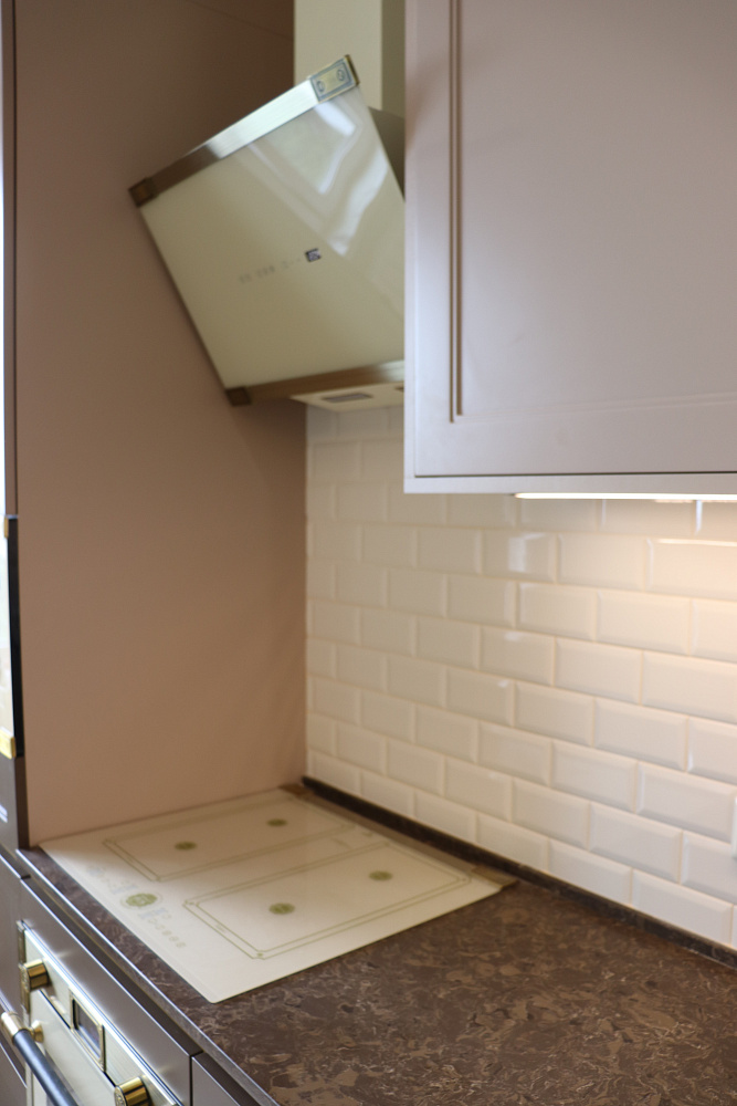 Кухня фасады с золотом