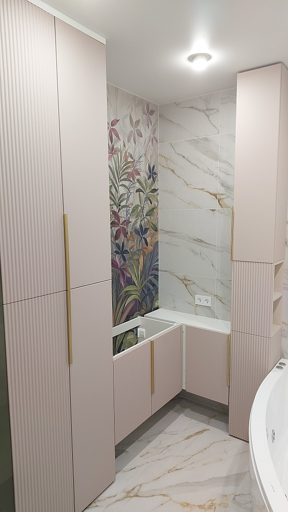 Мебель в ванную комнату розовая с золотом