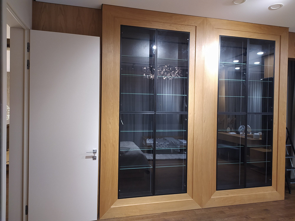 Шкаф в спальню стекло