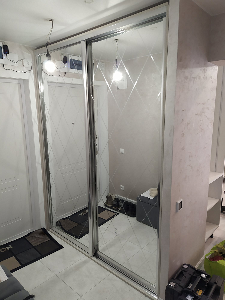 Шкаф светлый +стекло