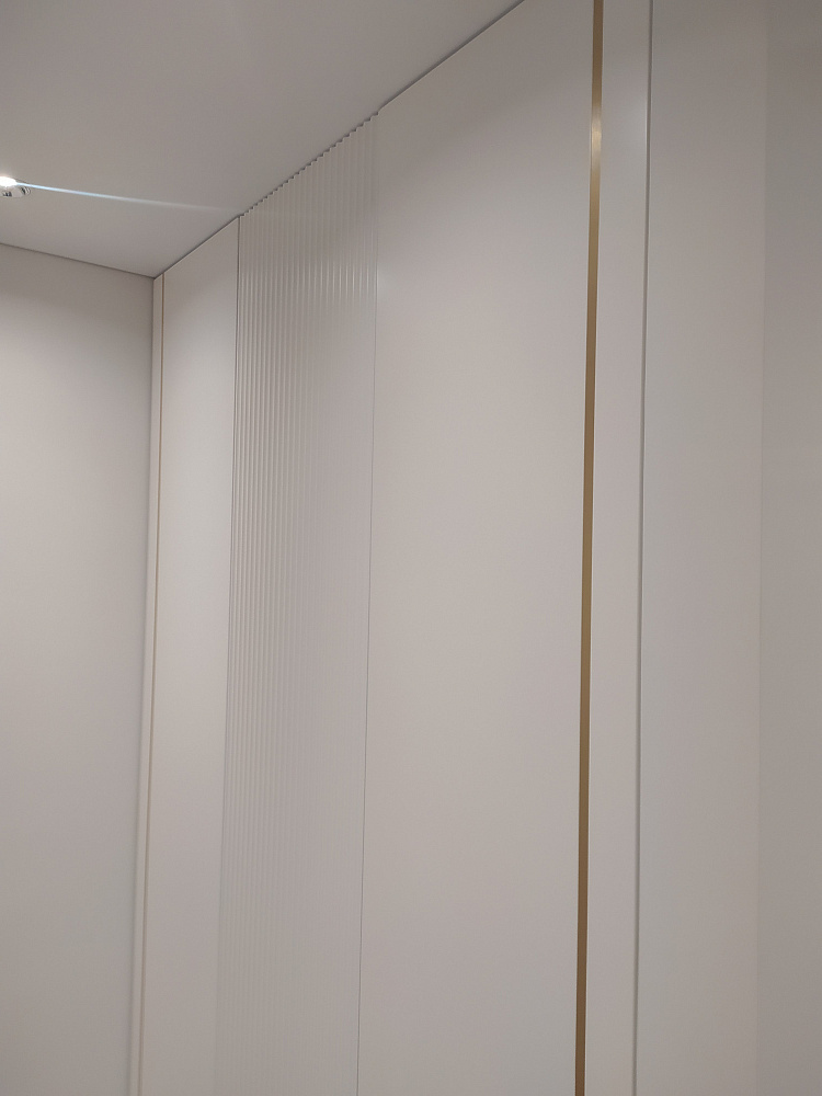 Шкаф встроенный белый