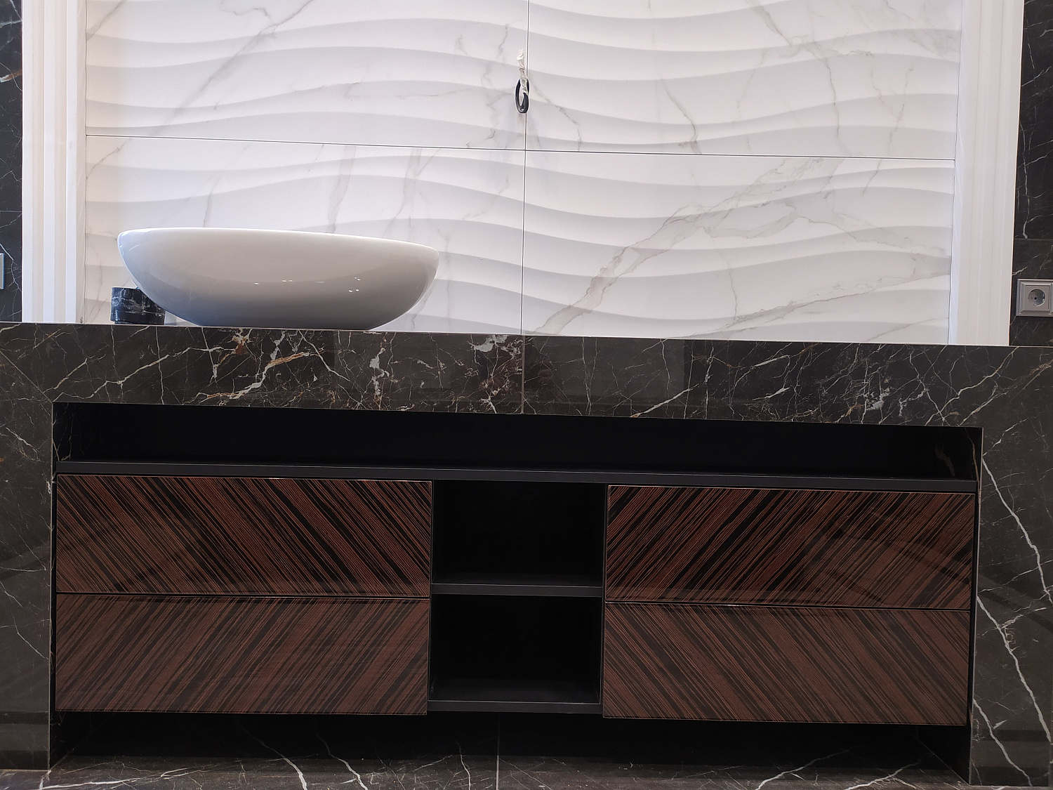 Тумба в ванную шпон Эбен красный глянец