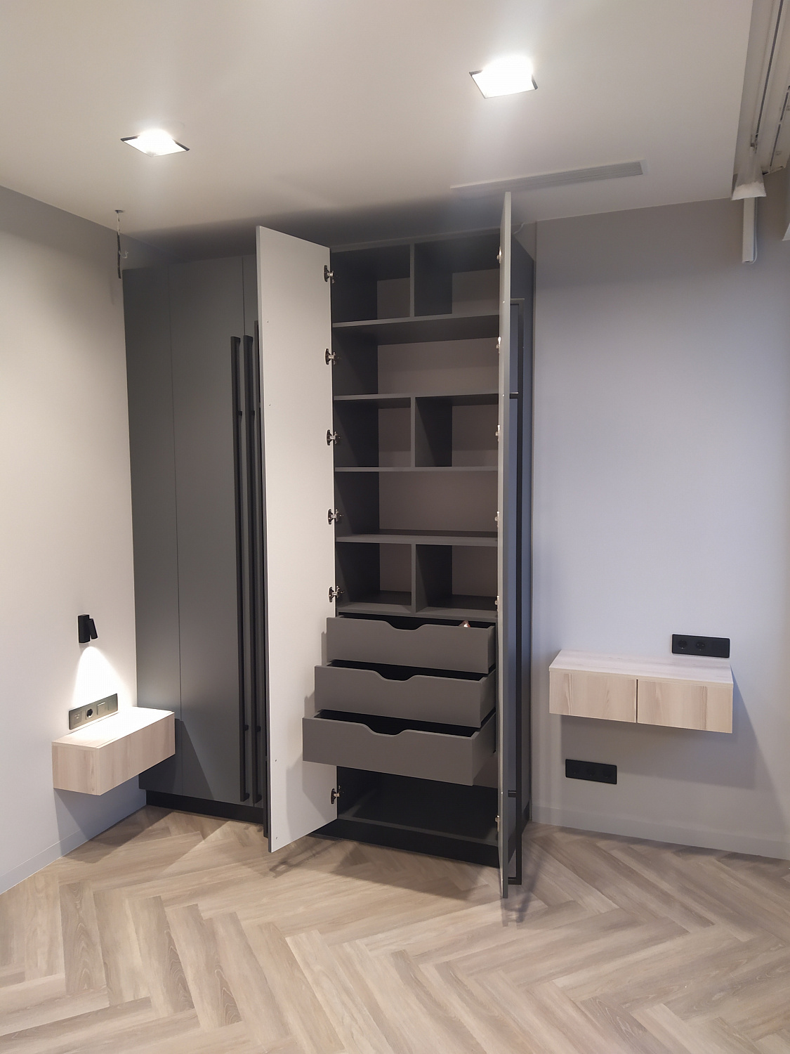 Шкаф серый с тумбами