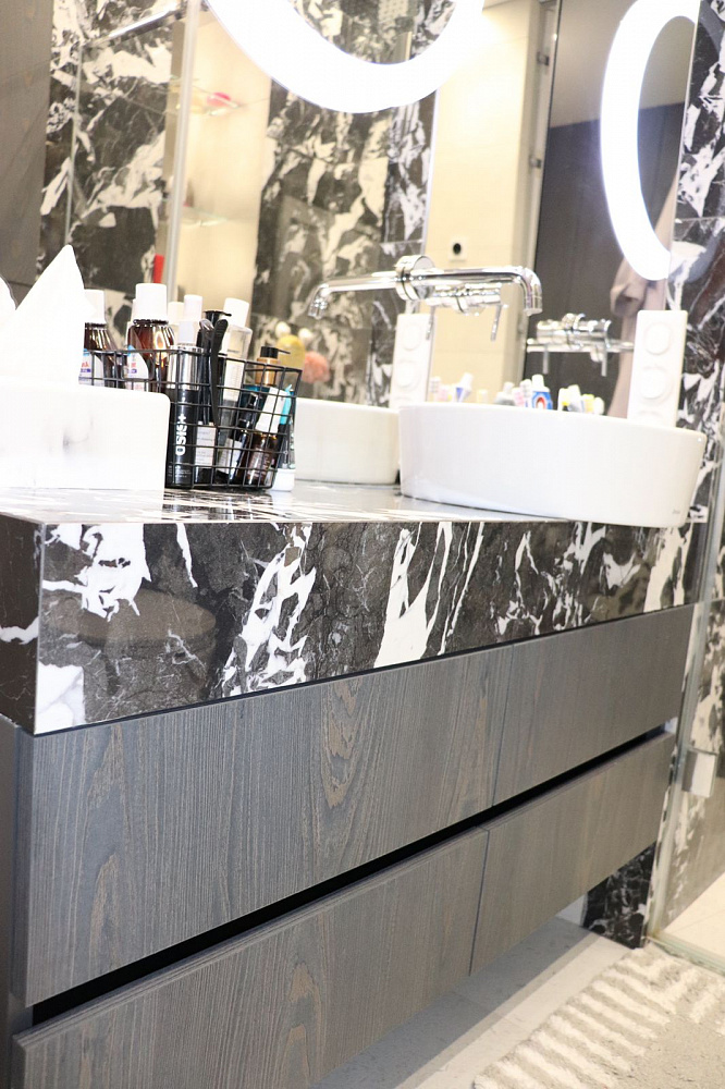 Ванная комната с постирочной