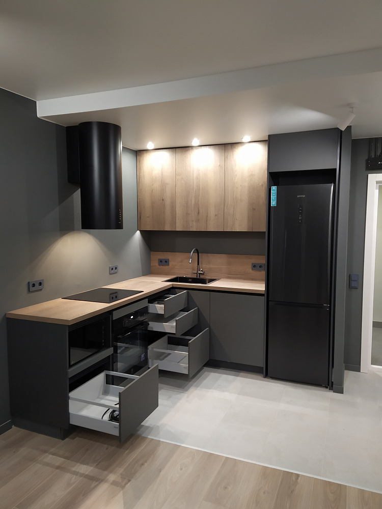 Кухня супер матовая серая 