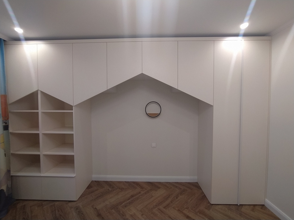 Мебель в детскую комнату (бежевая)