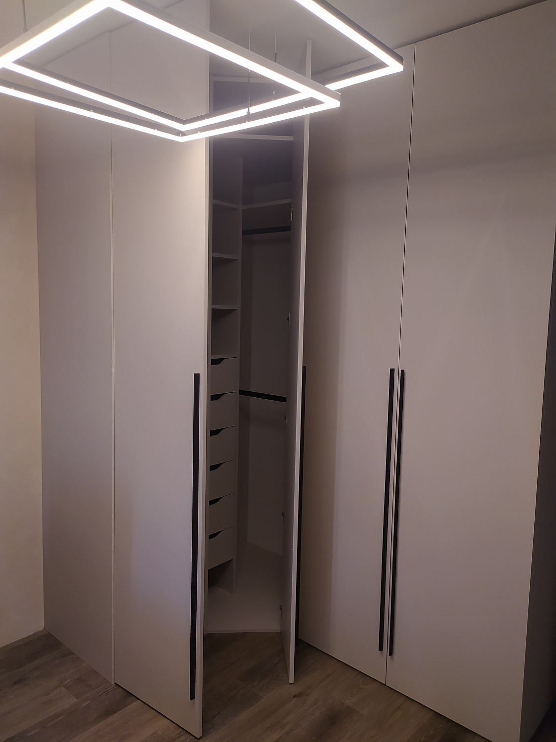 Шкаф-гардеробная в детскую