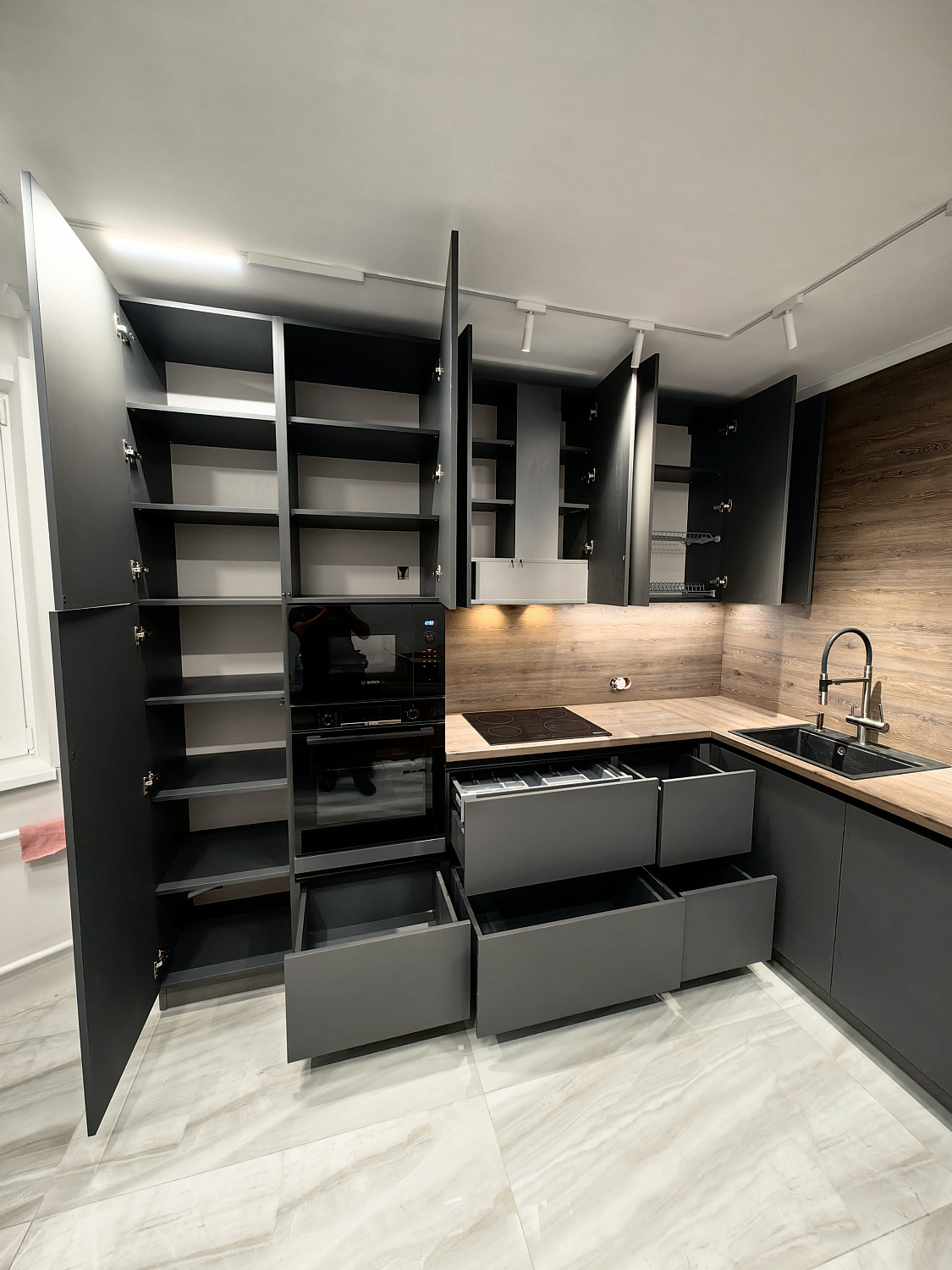 Кухня Egger Диамант серый