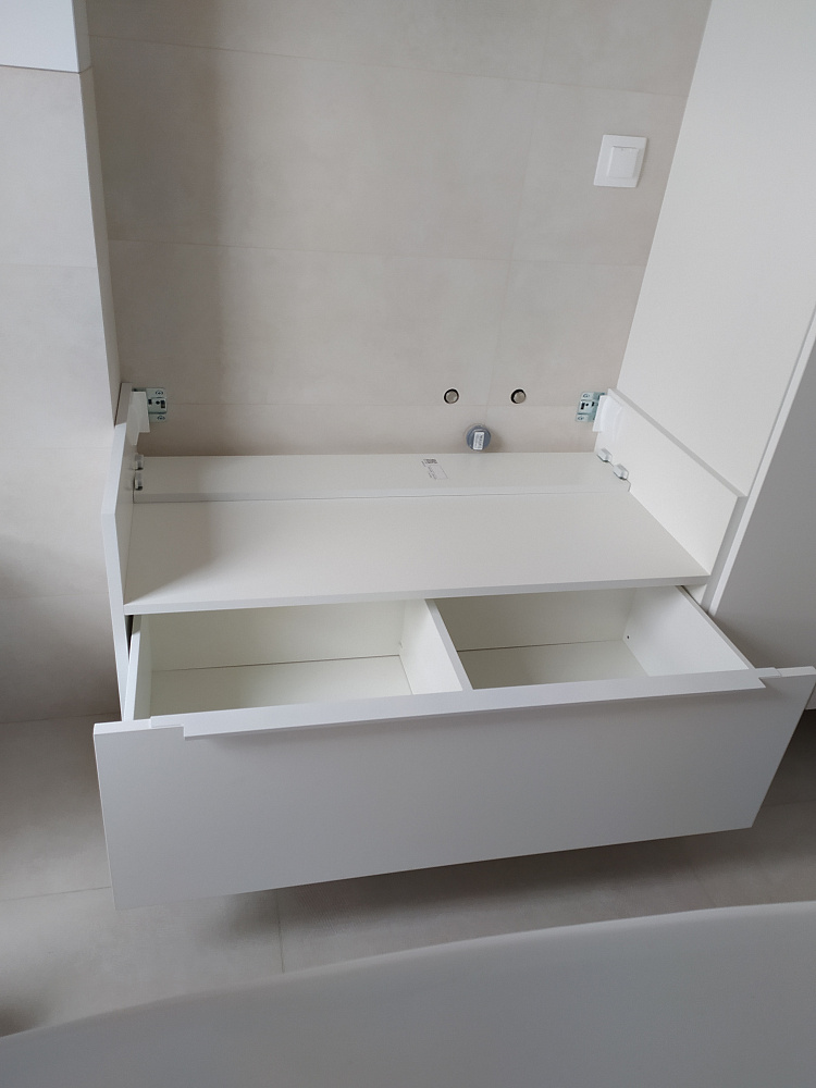 Мебель в ванную комнату с постирочной 