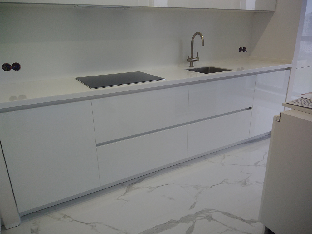 Кухня белая Акрил