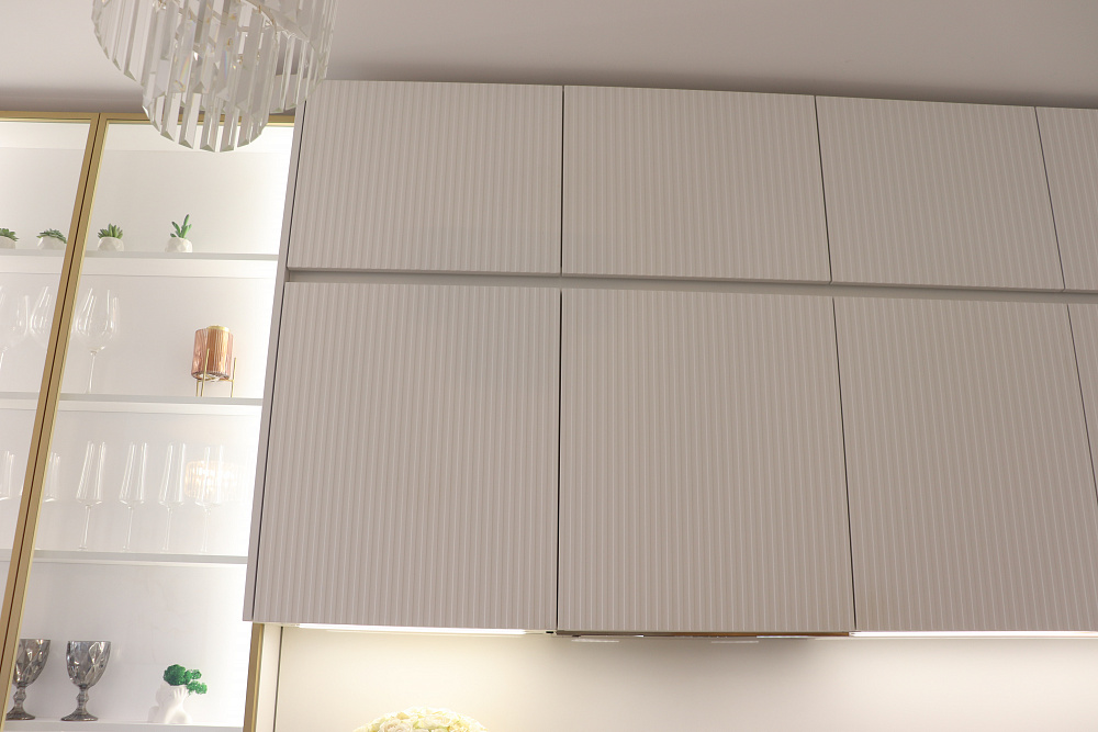 Кухня белая "Рейка с белым гола профилем"