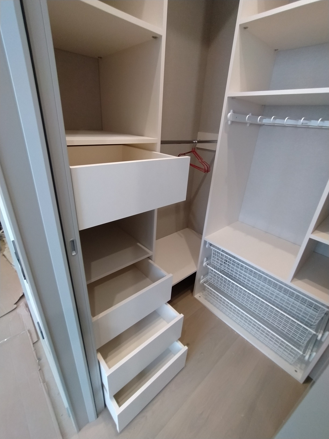 Гардеробная белая ЛДСП