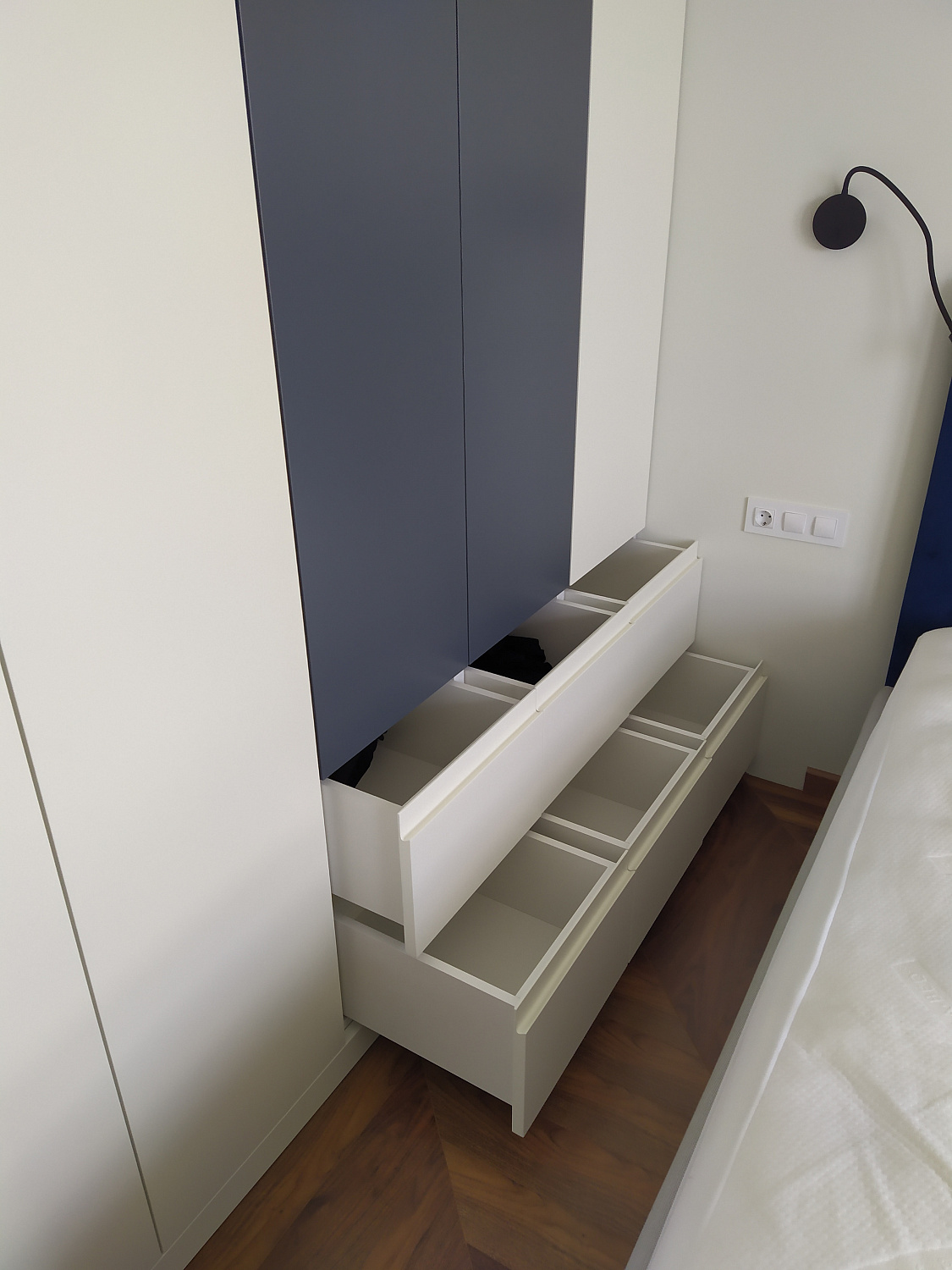 Шкаф и комод в спальню