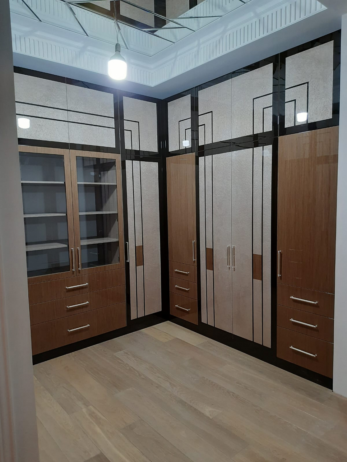 Гардеробная эмаль, шпон кошачий глаз