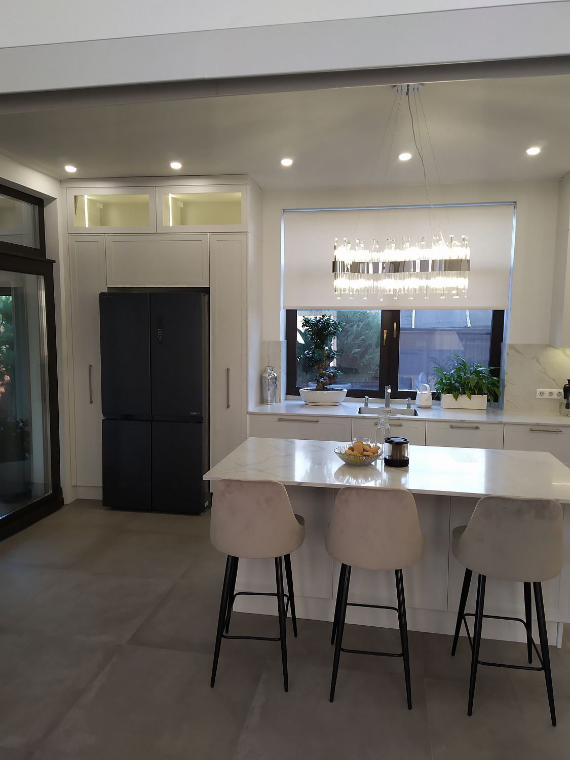 Кухня угловая Эмаль белая с островом