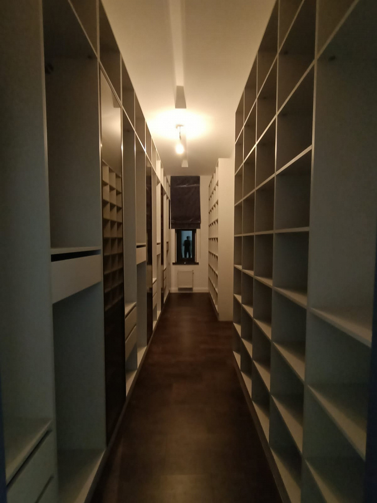 Гардеробная большая встроенная 