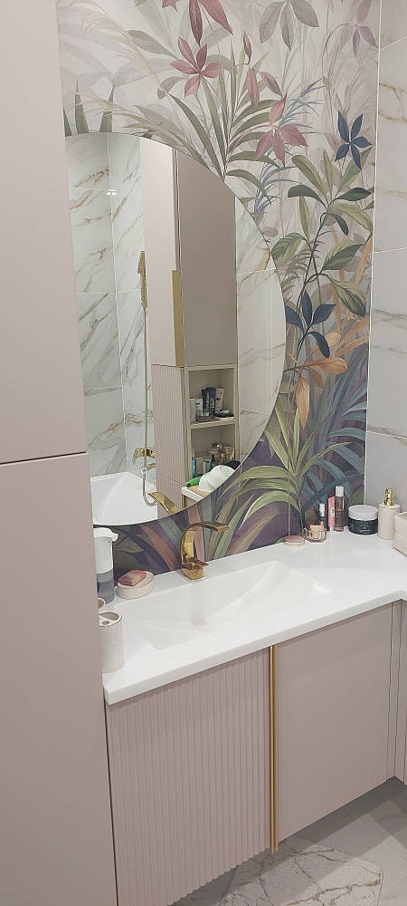 Мебель в ванную комнату розовая с золотом