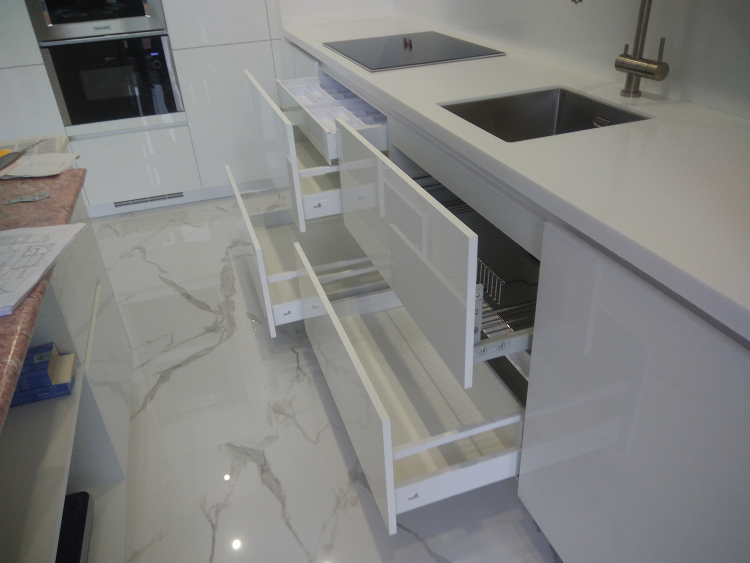 Кухня белая Акрил