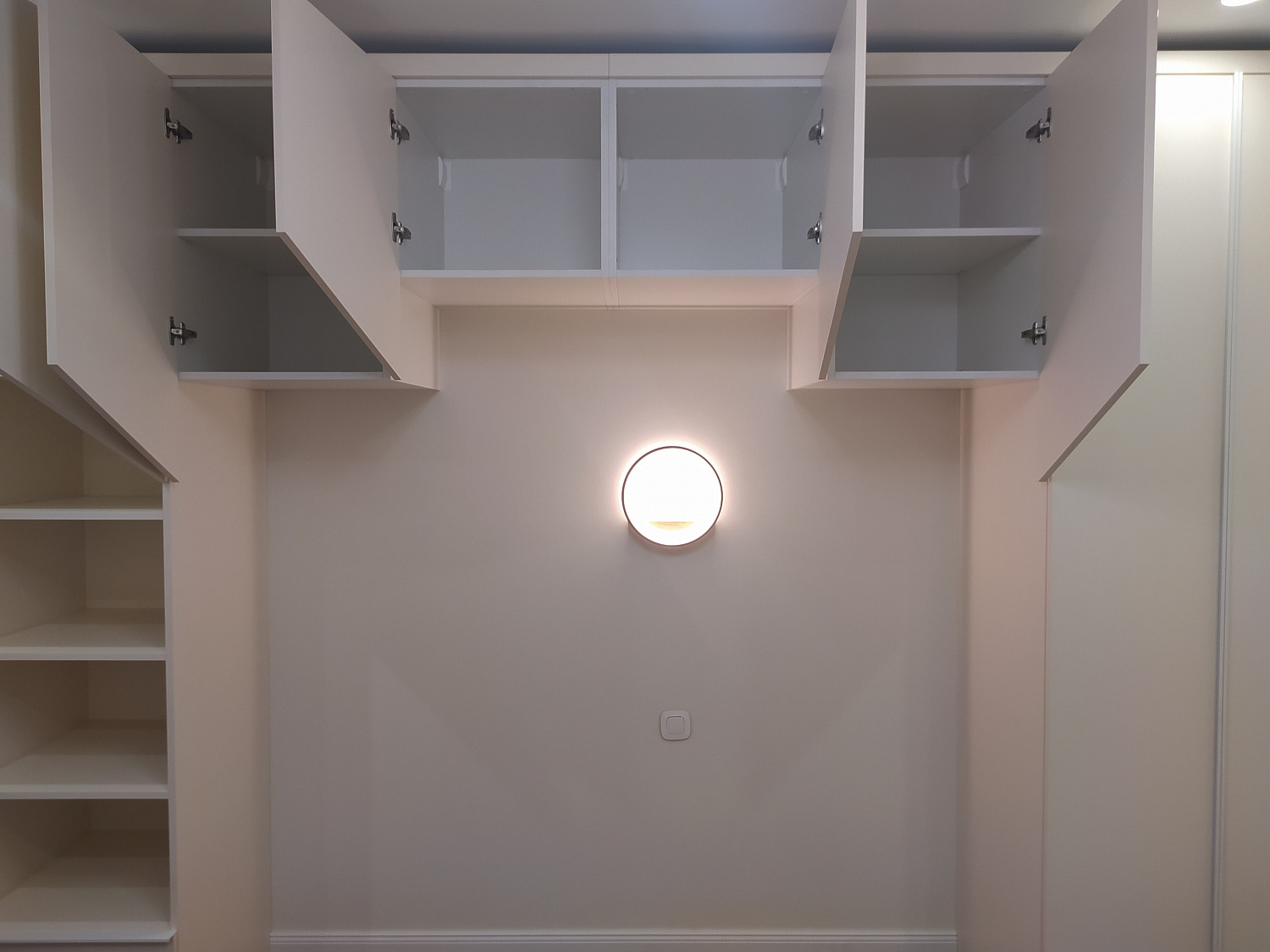 Мебель в детскую комнату (бежевая)