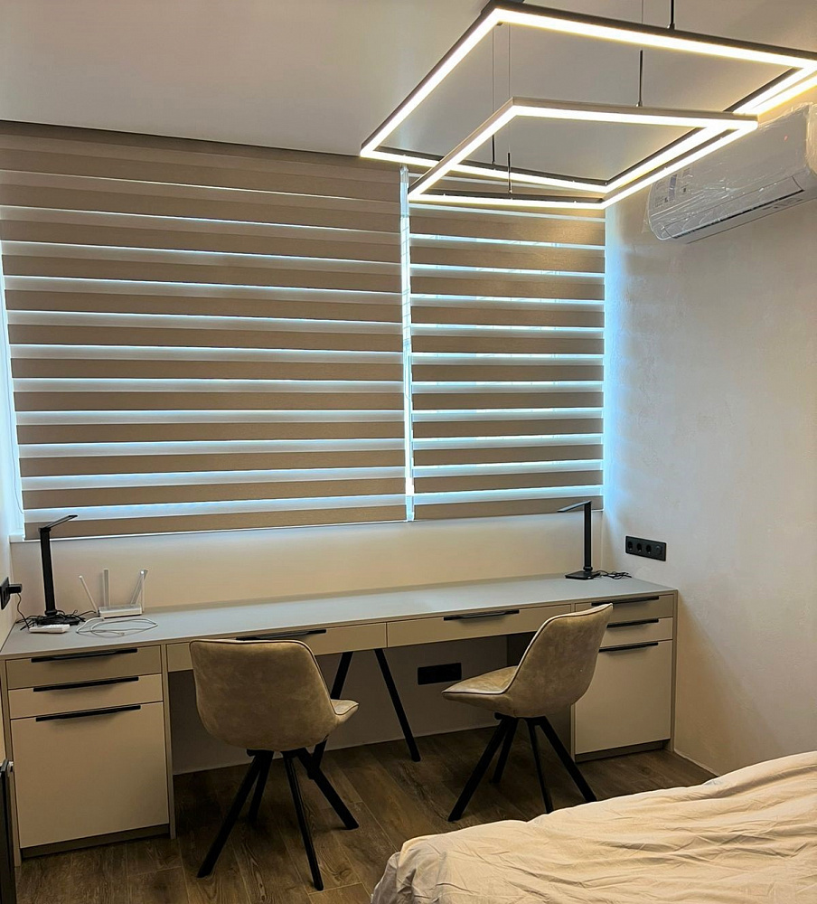 Стол в спальню