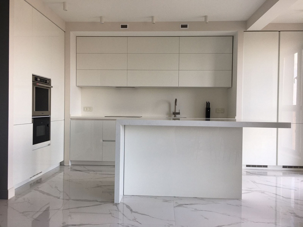 Кухня белая Акрил