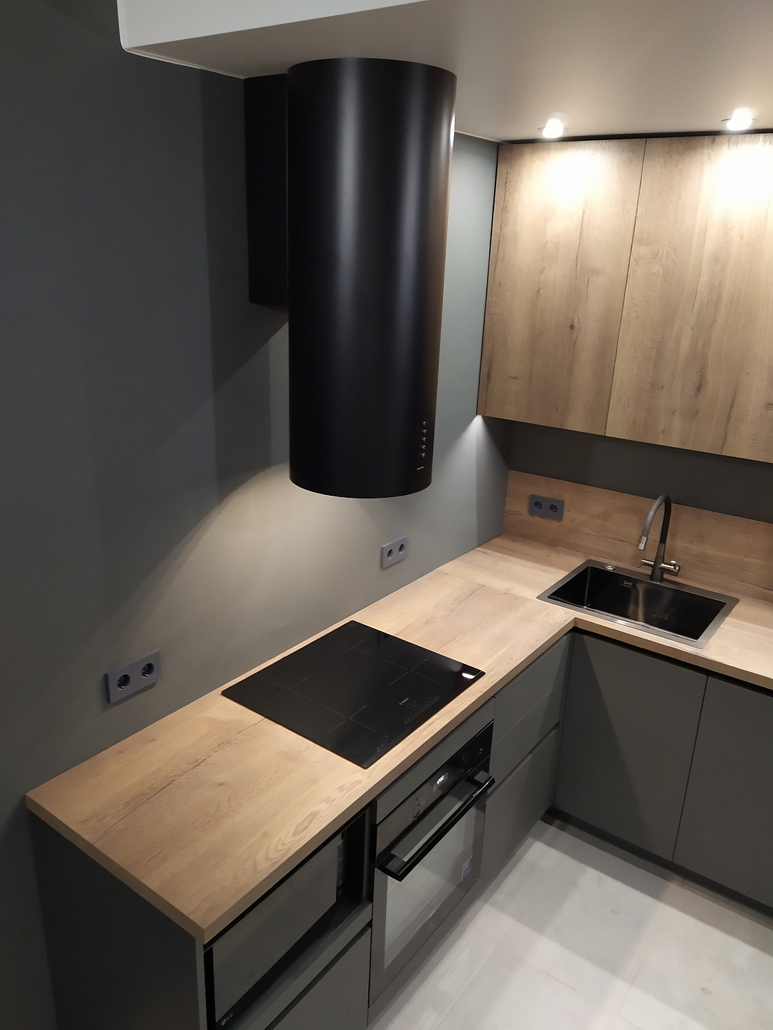 Кухня супер матовая серая 