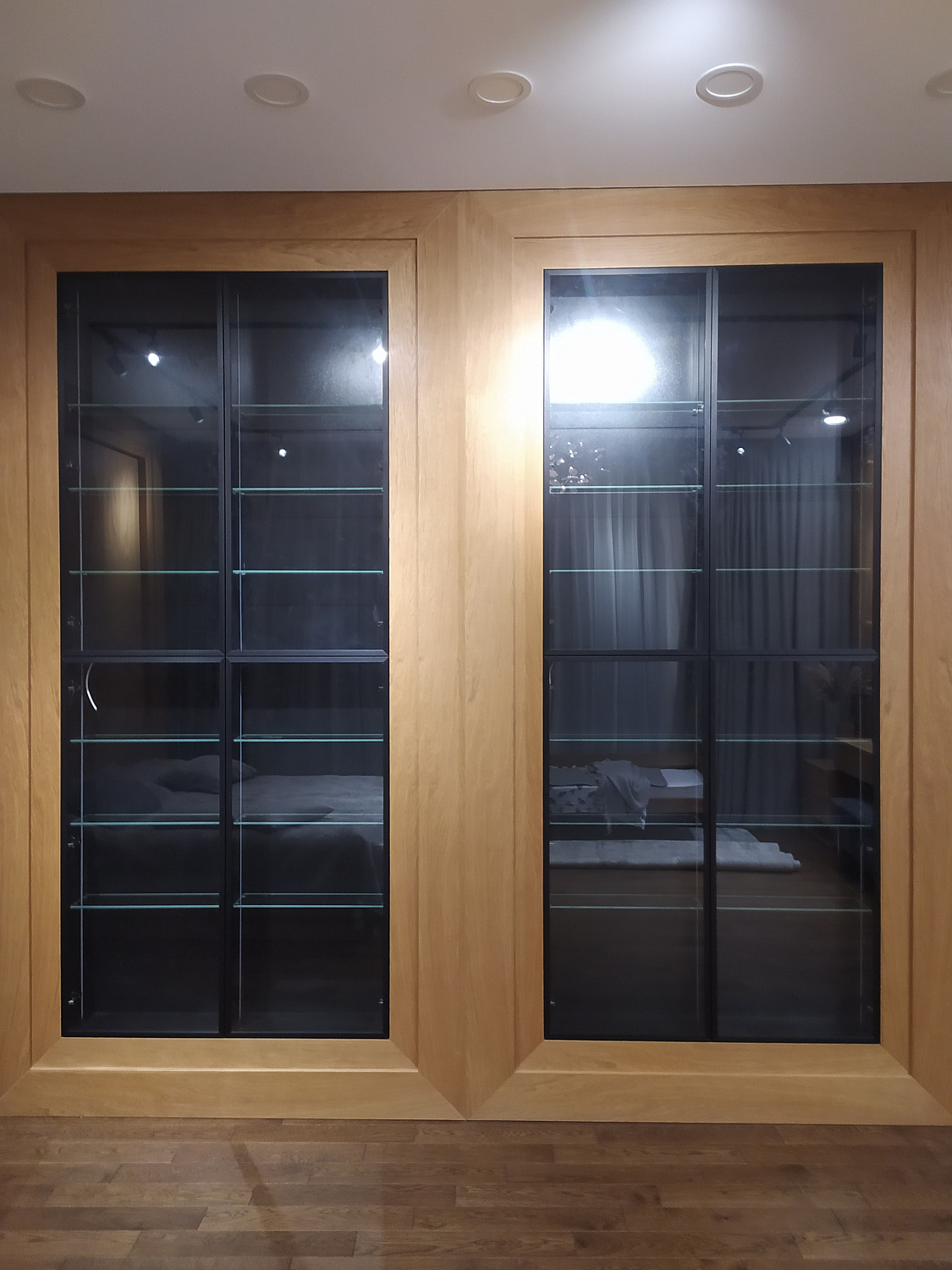 Шкаф в спальню стекло