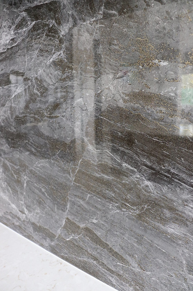 Кухня черная с золотом