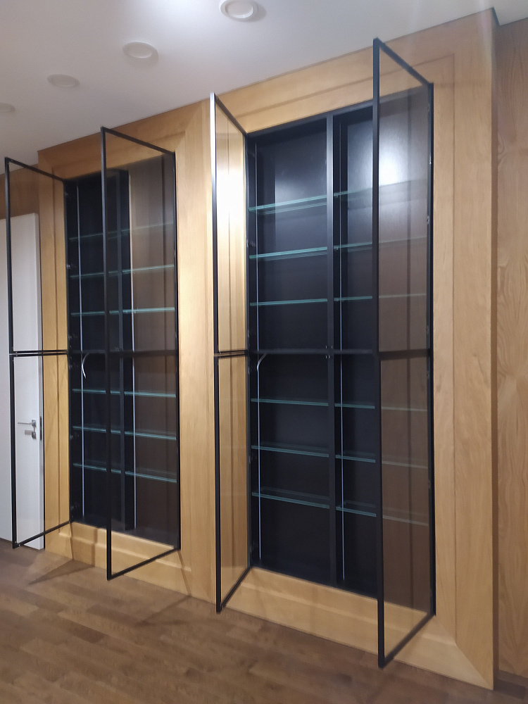 Шкаф в спальню стекло