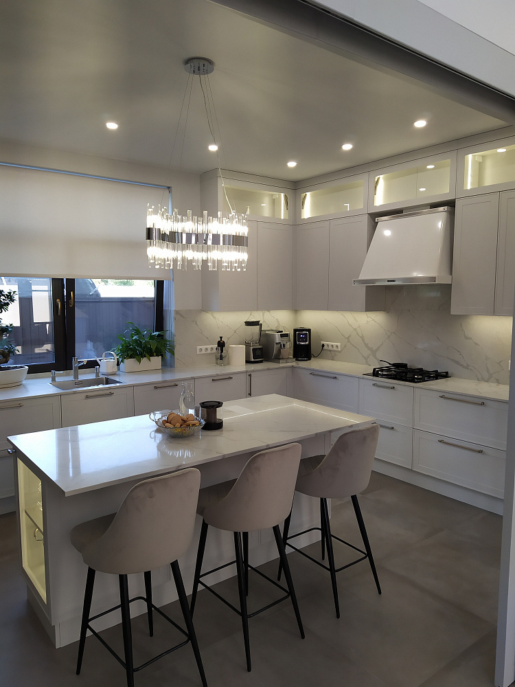 Кухня угловая Эмаль белая с островом