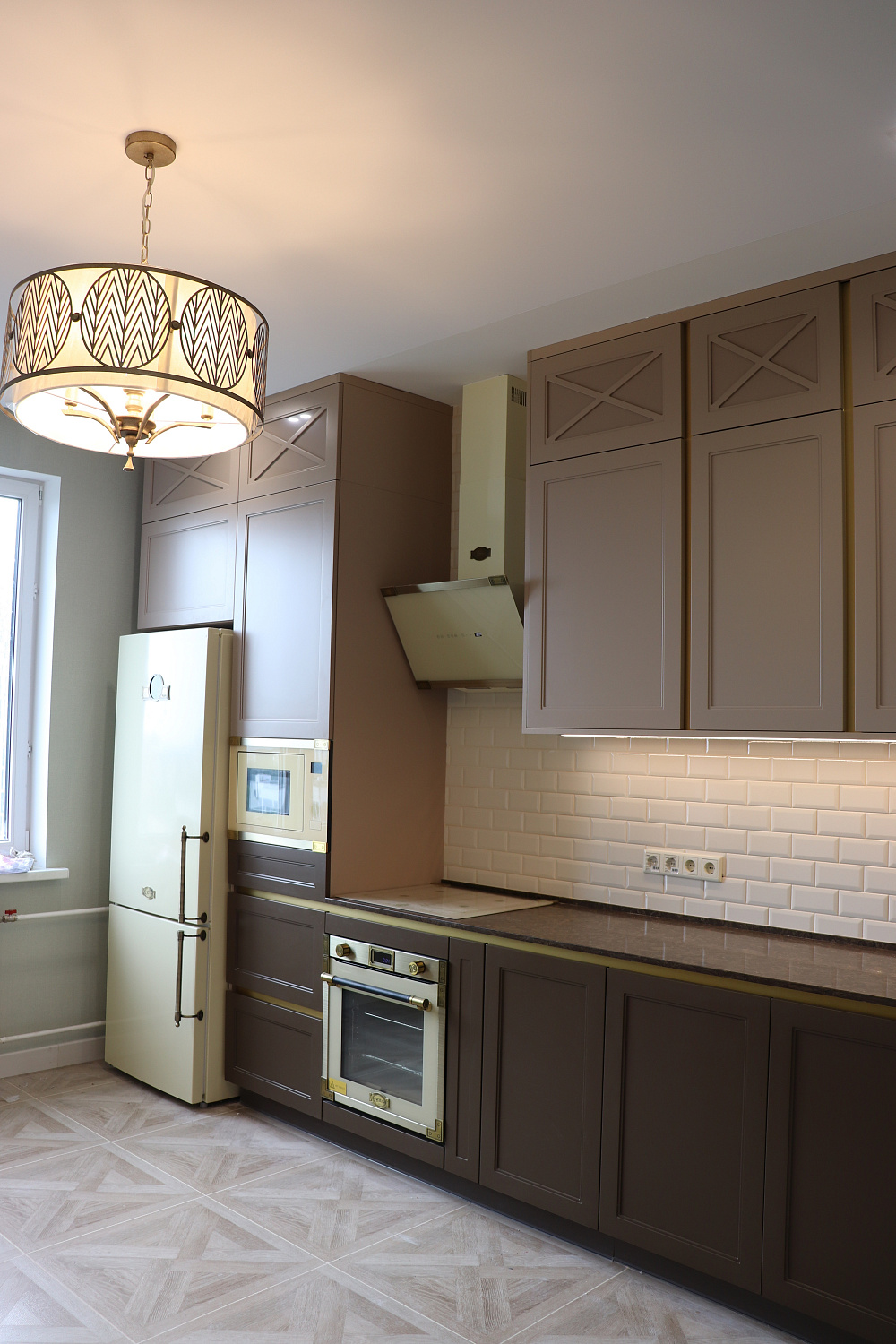 Кухня фасады с золотом