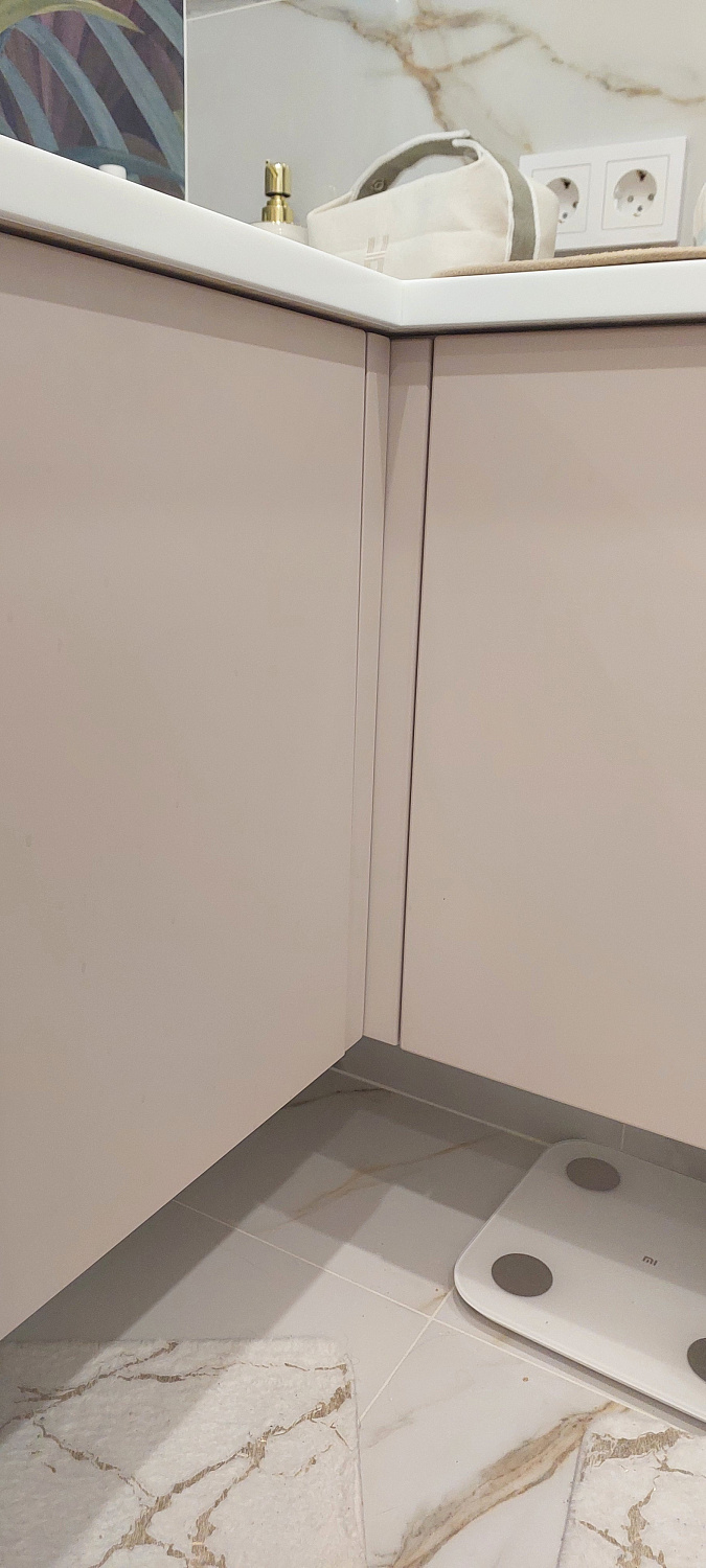 Мебель в ванную комнату розовая с золотом