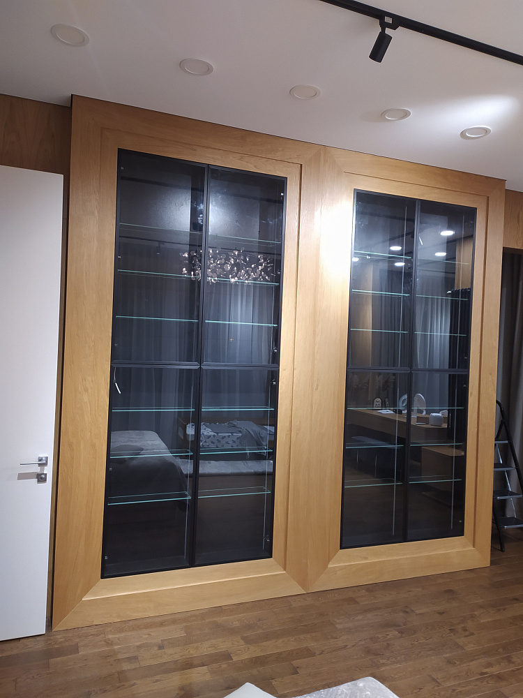 Шкаф в спальню стекло