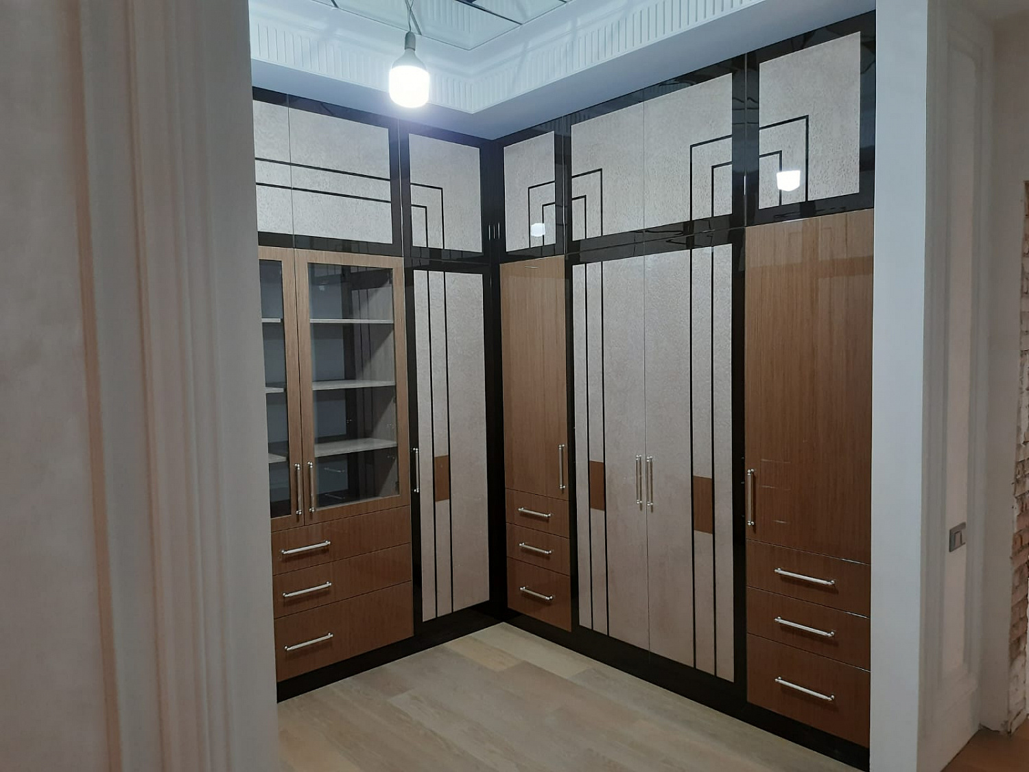 Гардеробная эмаль, шпон кошачий глаз