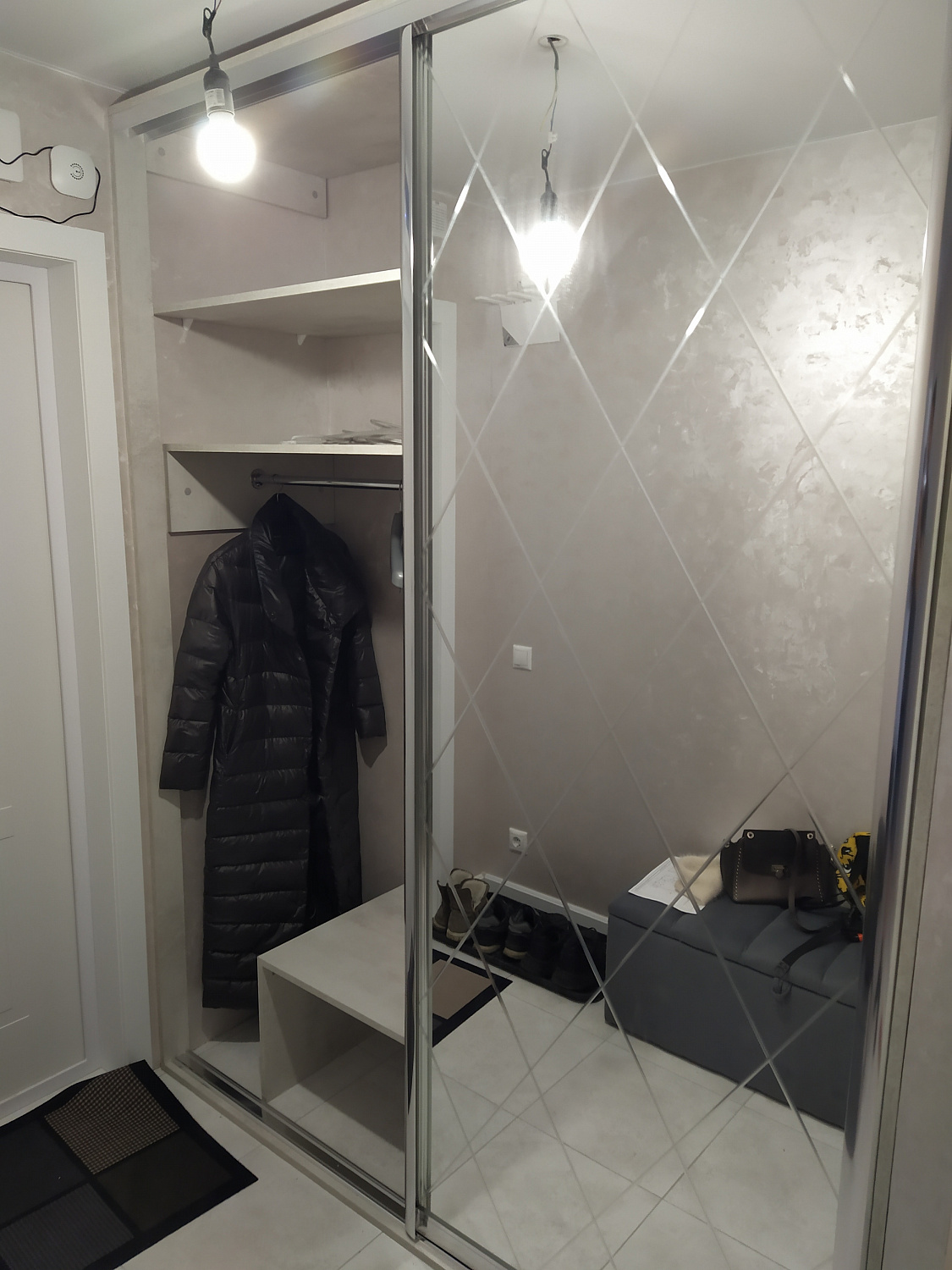 Шкаф светлый +стекло