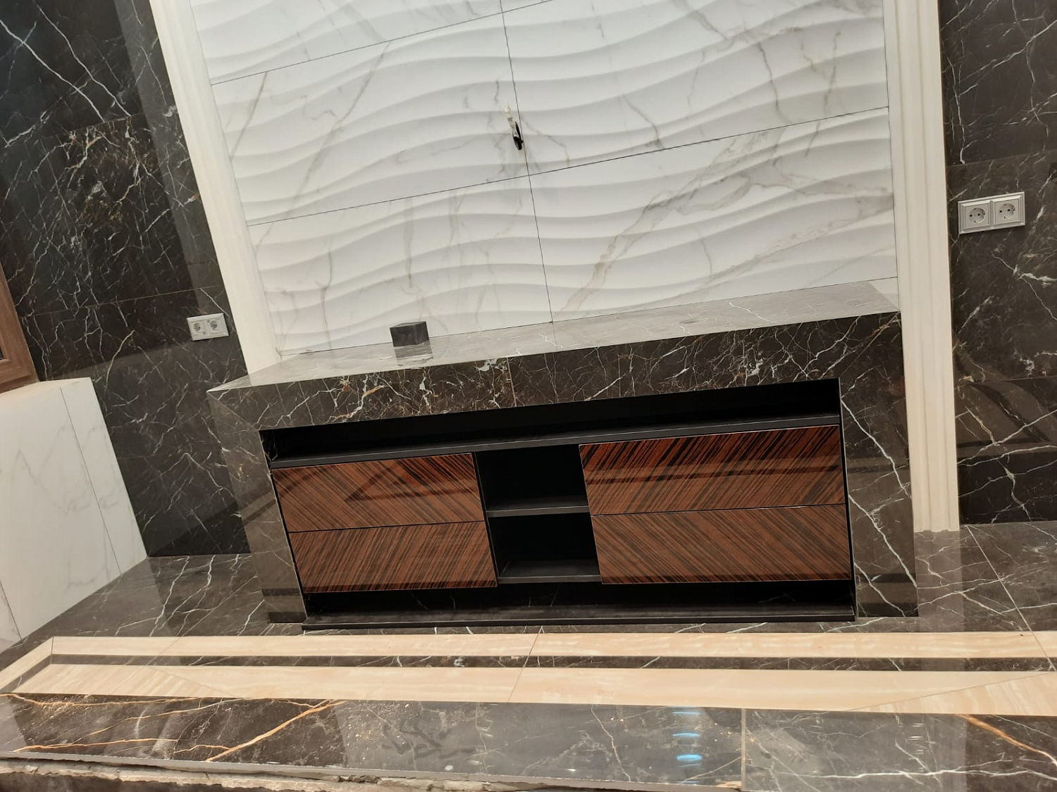 Тумба в ванную шпон Эбен красный глянец