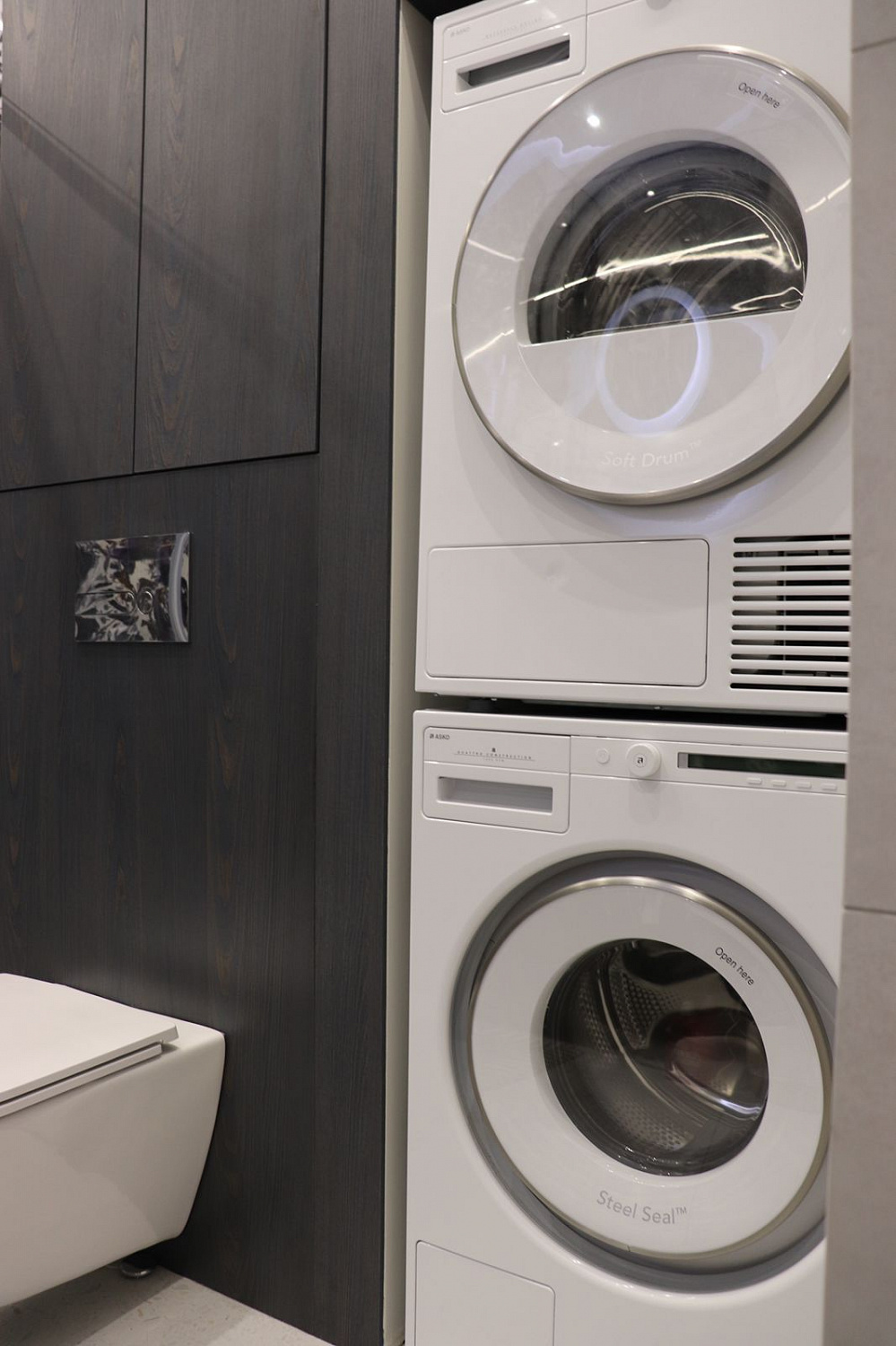 Ванная комната с постирочной