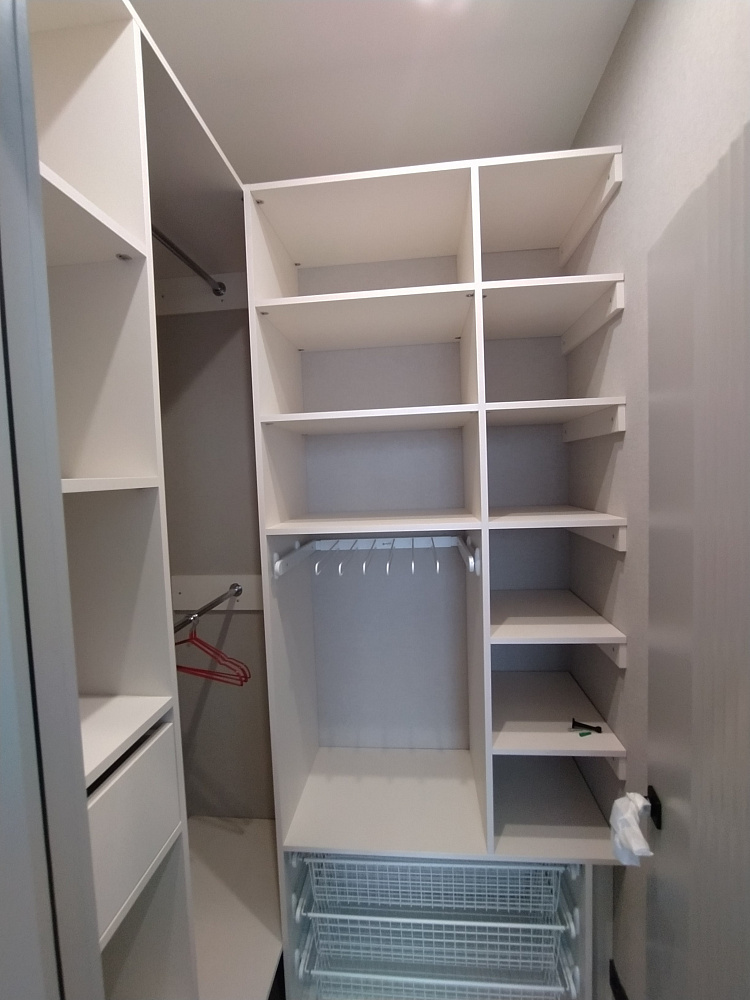 Гардеробная белая ЛДСП