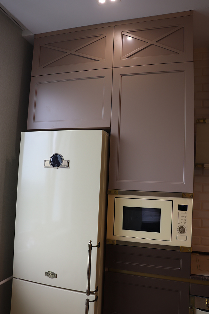 Кухня фасады с золотом