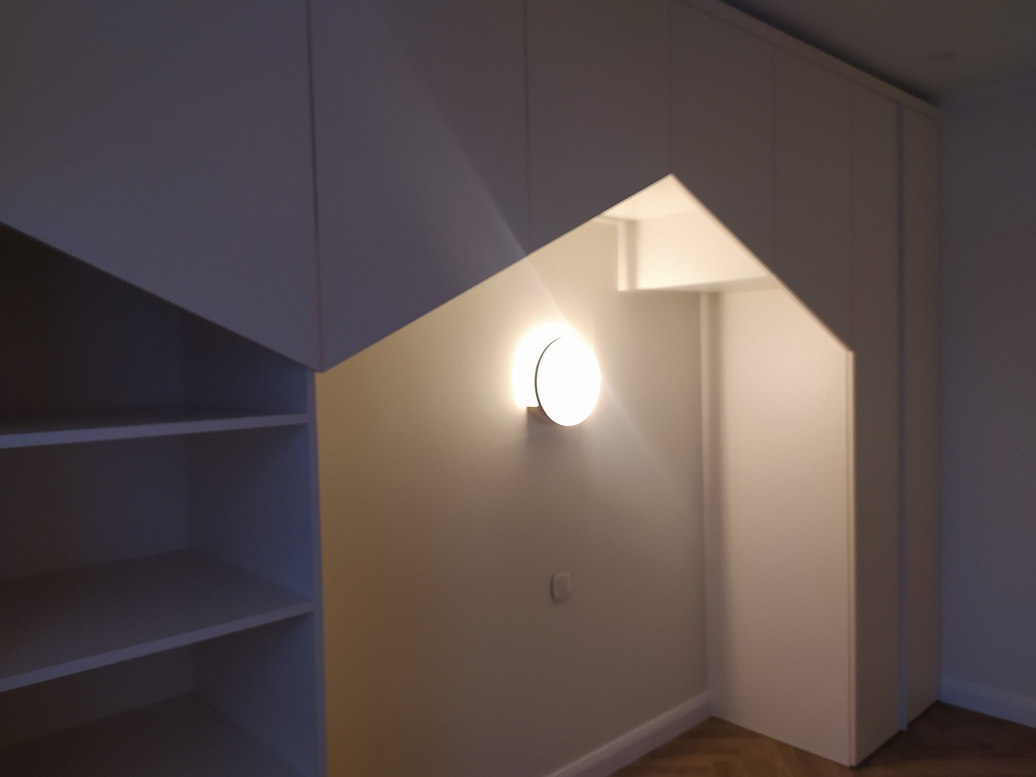 Мебель в детскую комнату (бежевая)