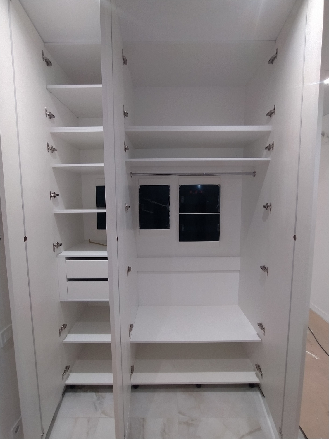 Шкаф встроенный белый