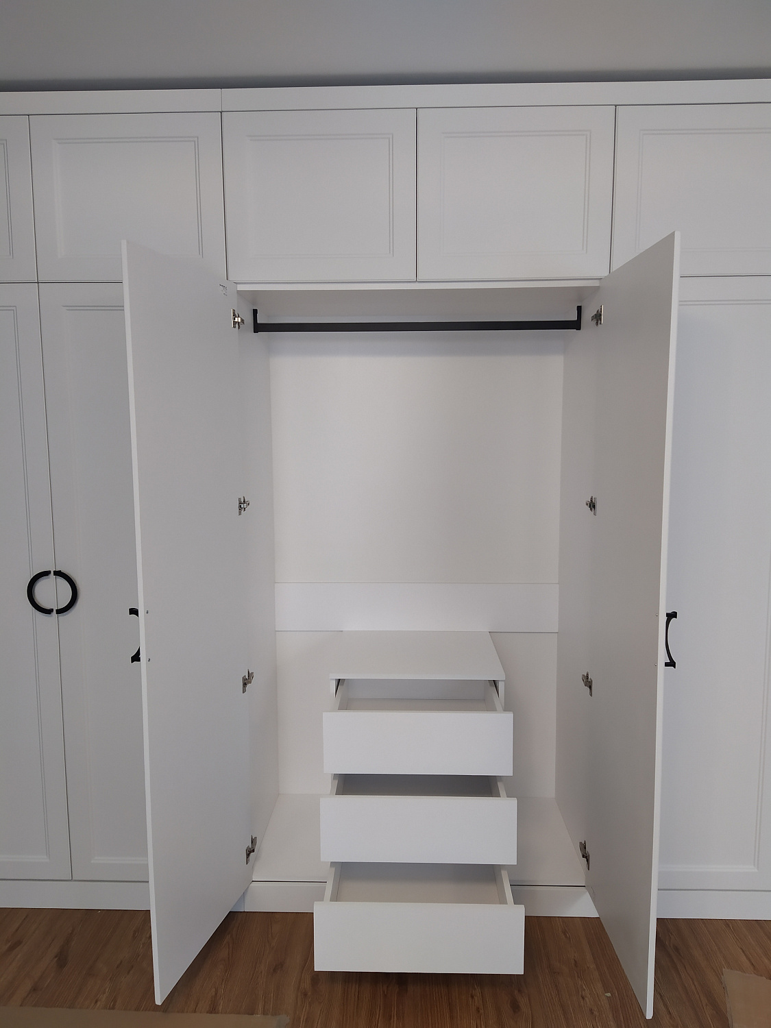 Шкаф-гардеробная угловой белый