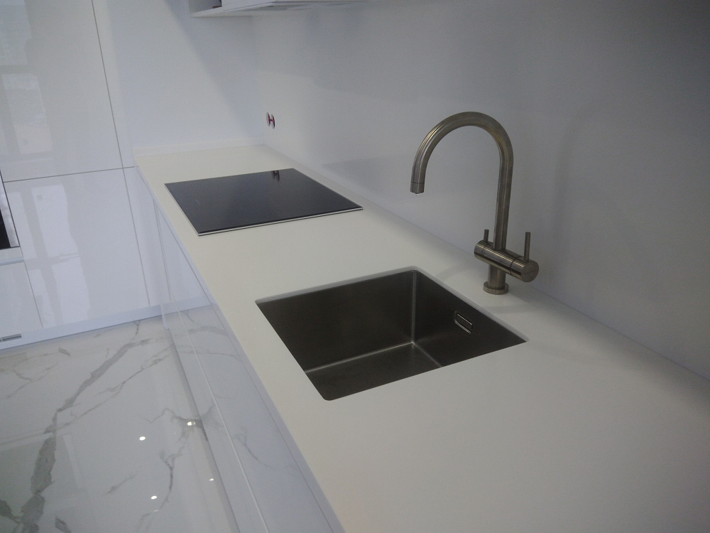 Кухня белая Акрил