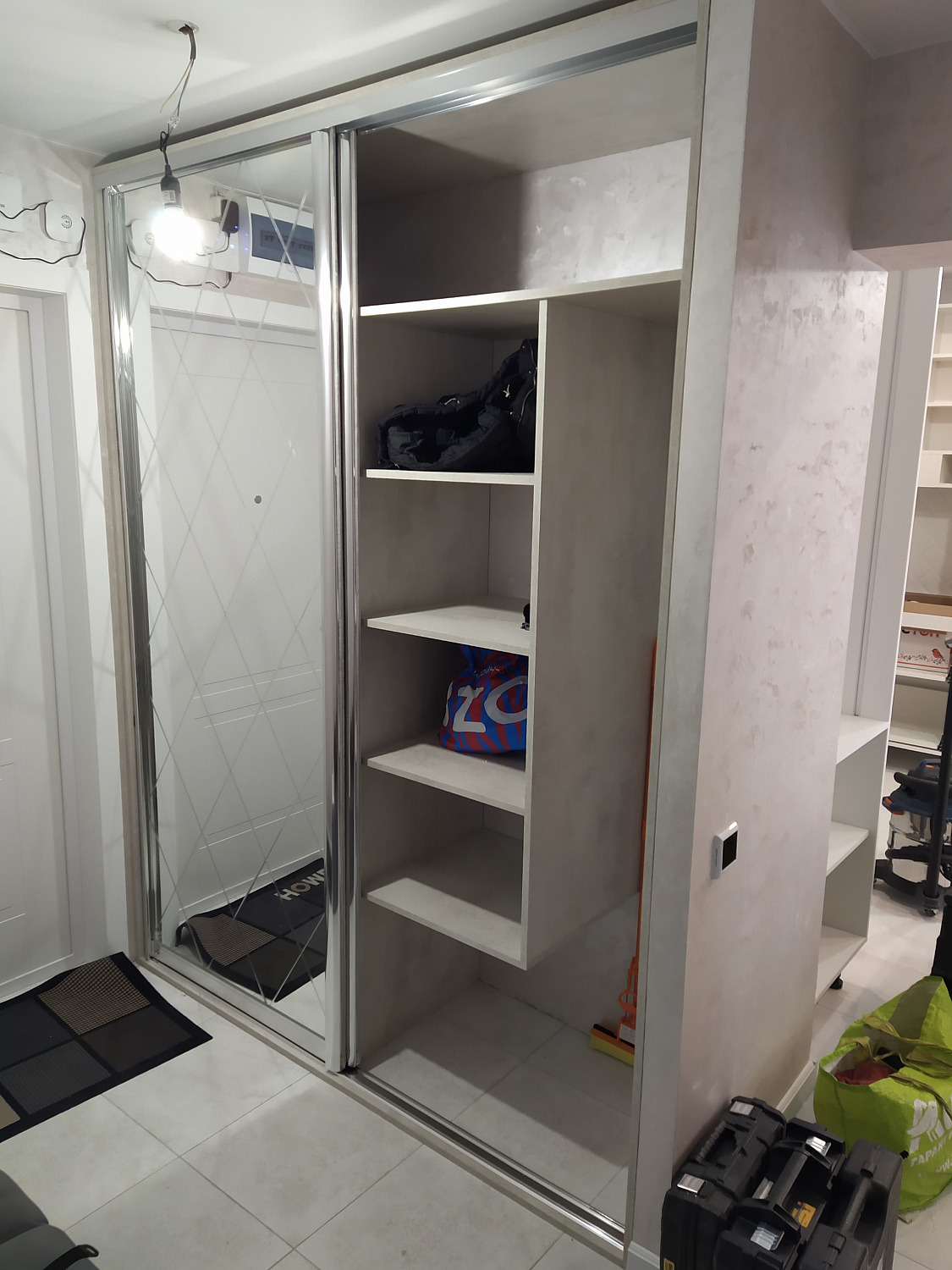 Шкаф светлый +стекло