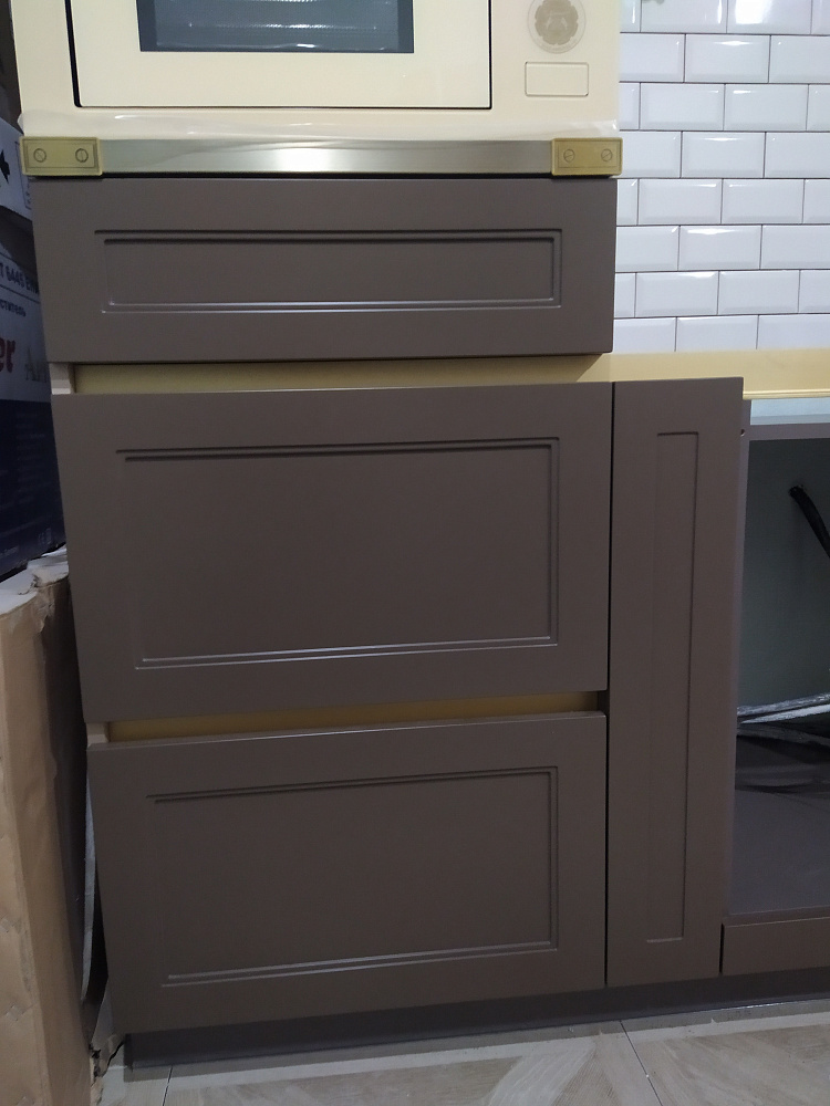 Кухня фасады с золотом