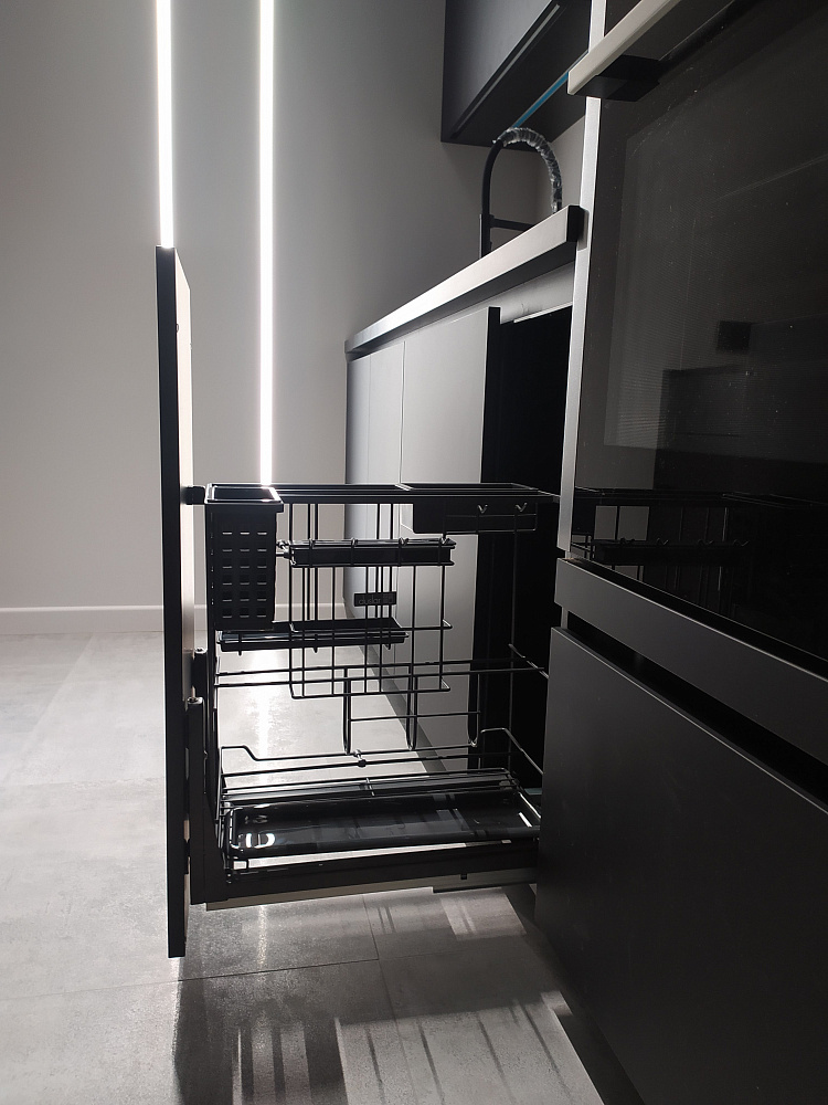 Кухня АГТ черная, вытяжка отдельно стоящая 