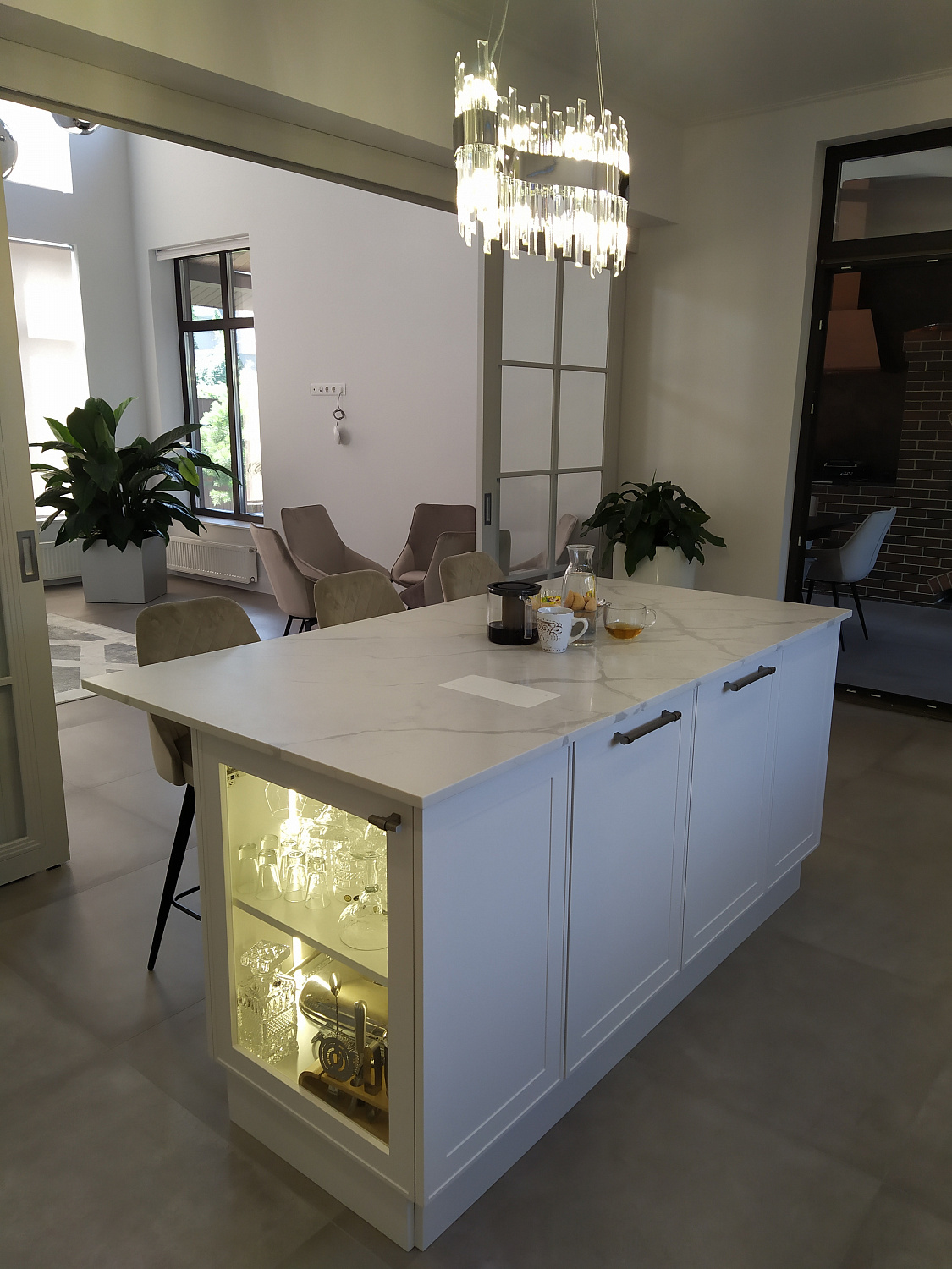 Кухня угловая Эмаль белая с островом