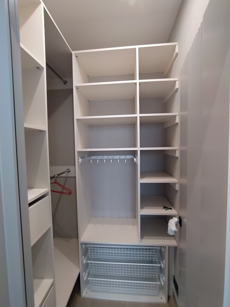 Гардеробная белая ЛДСП