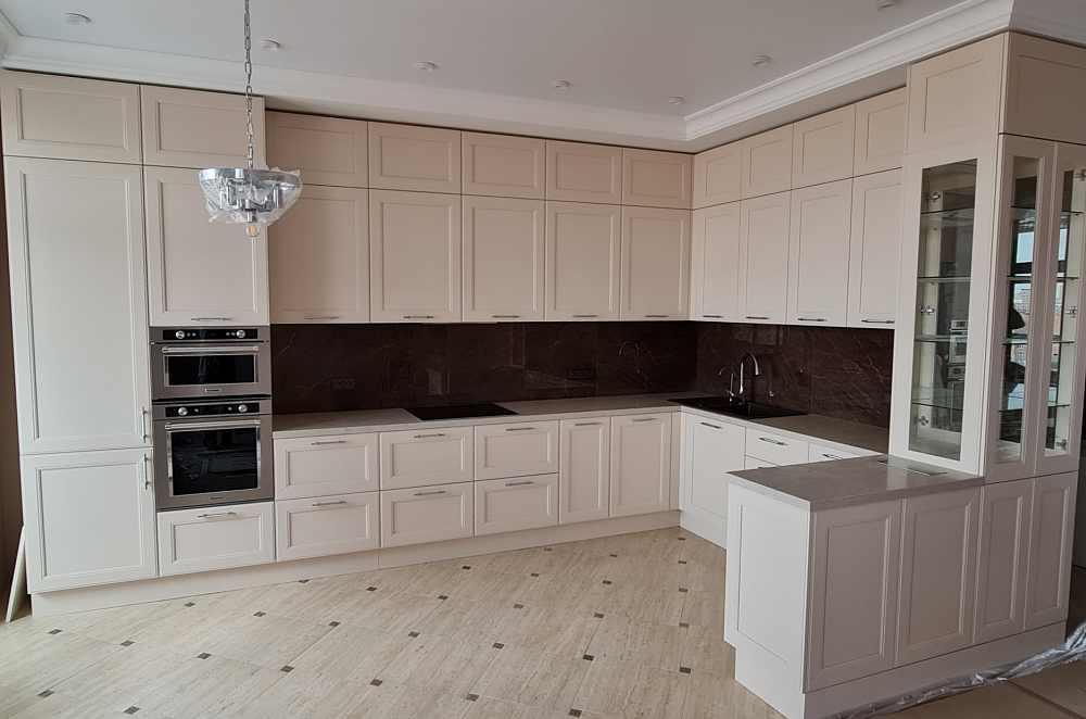 Кухня белая шпон дуба